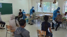 UBND Phường Ngọc Khánh tổ chức xét nghiệm diện rộng cho nhân dân phường tại điểm  trường THCS Phan Chu Trinh để chủ động phòng chống dịch bệnh Covid-19