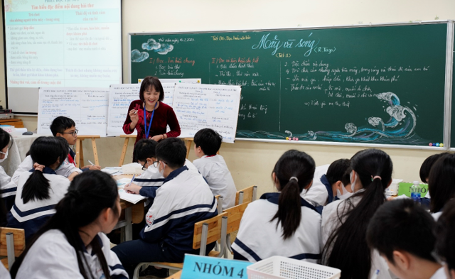 Giáo viên trường THCS Phan Chu Trinh tham gia Hội thi giáo viên dạy giỏi